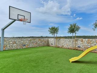 RE with pool and spa Comfortable holiday residence - Slivnica - 6
