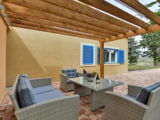 RE with pool and spa Comfortable holiday residence - Slivnica - 1