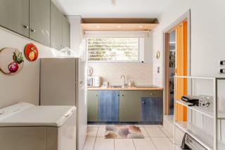 Eva's Artistic Studio, 33sqm metro 7' - 6