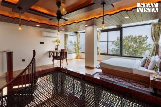 StayVista's Sunflower Villa - Mountain-View Retreat with Pool & Games Room - Panchgani - 4