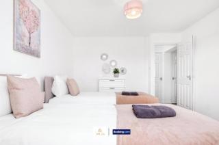 Spacious 4 Bedroom House Convenient Location By Trinity Stays Short Lets & Serviced Accommodation Peterborough - Peterborough - 7