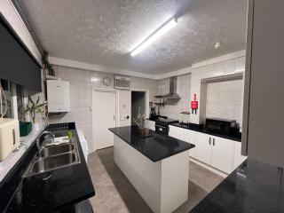 Sunnydene - Large Home - Great Yarmouth - Sleeps 20 - Great Yarmouth - 9