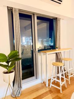 Studio Unit Staycation near Rockwell Mandaluyong FREE Pool Access - 5