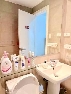 Studio Unit Staycation near Rockwell Mandaluyong FREE Pool Access - 3