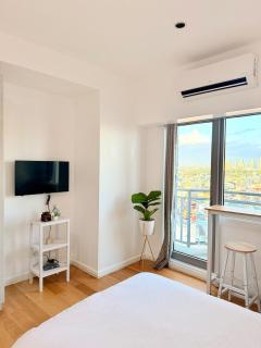 Studio Unit Staycation near Rockwell Mandaluyong FREE Pool Access - Manila - 9