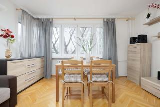 Jasny Apartament z Dwoma Sypialniami i Biurkiem by Noclegi Renters - Varsavia - 2