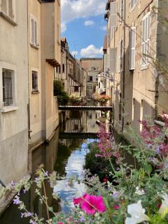 La maison Virginie 1 à 2 pers charmant central-parking gratuit- linge- fibre- proximité port lac canal piscine - 1