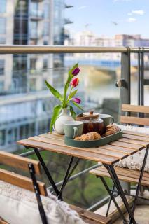 Elegant Thames-View 2-Bed Haven Gym & Balcony - Londra - 2