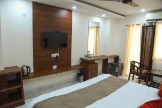 Hotel Om Regency - 7
