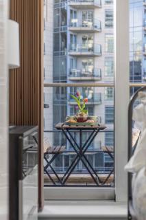 Elegant Thames-View 2-Bed Haven Gym & Balcony - Londra - 7