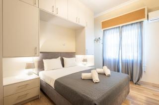 Beachside Bliss Freshly Renovated 2-Bedroom Getaway - Pireo - 4