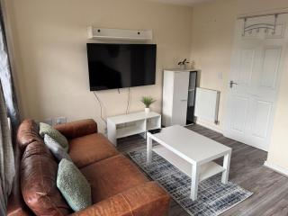 Large 3-Bed House near Etihad & Coop Live - Manchester - 8