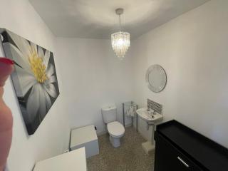 Large 3-Bed House near Etihad & Coop Live - Manchester - 6