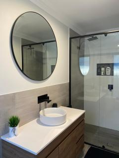 Entire 4 bedroom home on Connolly in Bathurst - 5