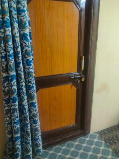 HomeStay Just a Minute Away From Dal Lake And Lal Chowk - Srinagar - 8