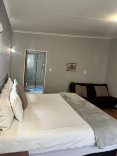 African Kingdom Guest House - 7