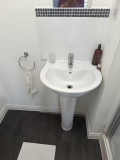 4 Bed House near Lakeside Shopping Centre - West Thurrock - 8