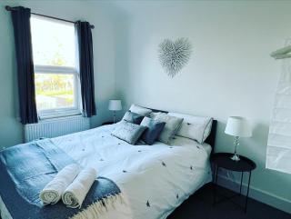 Hill Grove 2 Bedroom Apartment - Leigh-on-Sea - 7