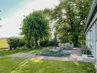 Secluded Holiday Home With Garden - - 2
