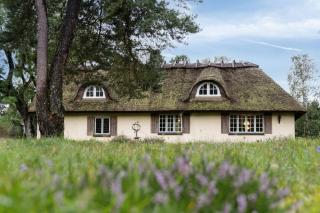 Historic, Charming House With A Fantastic Garden - Højby - 0