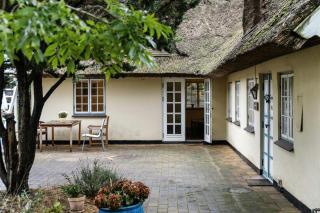 Historic, Charming House With A Fantastic Garden - Højby - 9