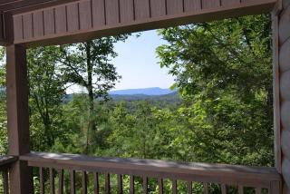 Honeymoon Hideaway - Pigeon Forge - 6