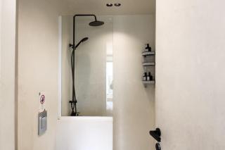 The Pyramids Horizon Studio w Bathtub - 6