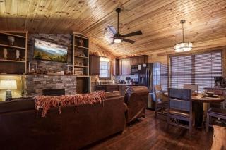 The Road Less Traveled - Pigeon Forge - 4
