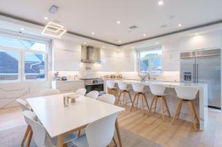Luxury 5BR Smart Home Near JFK with Gym, Theater & BBQ - Valley Stream - 0