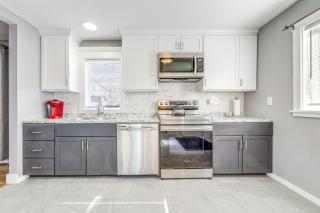half Mi to Dtwn and Harbor Park Home with Large Yard! - Rockland - 5