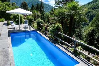 Freistehendes Chalet mit Pool und Garten - Mergoscia - 0