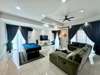 Ipoh Lahat Mines Private Pool Lake Villa by IWH Suites - Lahat - 1