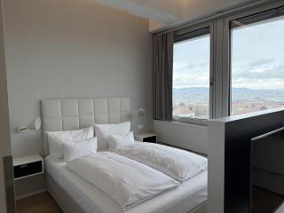 Modern City Apartment with Stunning Vienna Skyline Views - 5