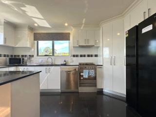 Tasman Tranquility - close to City & Airport - Derwent Park - 1
