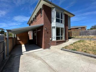 Tasman Tranquility - close to City & Airport - Derwent Park - 6