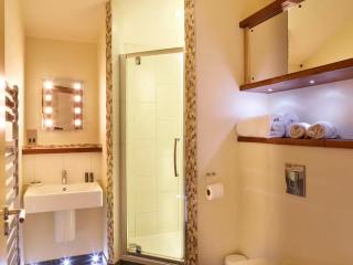 Sherwood Forest Cabins - Forest Holidays - Edwinstowe - 3