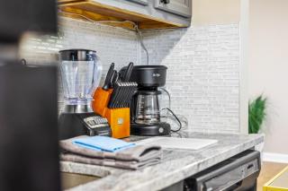Cozy 2 Bedroom with Serene Ambiance - Atlanta - 1