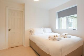 Newly Decorated 1-Bedroom Ground Floor Flat - 3