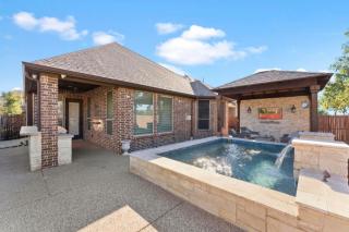 5 Minutes to DFW 4 Br 2 and a half BA - 5