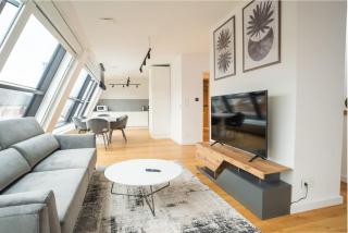 5-Star Penthouse with Private Jacuzzi at Elite Comfort - 9