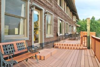 Awe Inspiring Mountain Lodge hot tub for large groups - 1