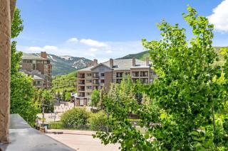 Perfectly Located 2 Minute Walk Lift Downtown Avon - 7