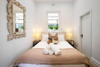 Charming Retreat in Exclusive Glebe Estate - Sydney - 8