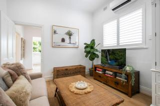 Charming Retreat in Exclusive Glebe Estate - Sydney - 6