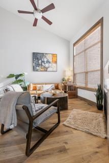 Perfectly Located 3 Bed 3.5 Bath Beautiful Townhome - 9
