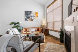 Perfectly Located 3 Bed 3.5 Bath Beautiful Townhome - 8