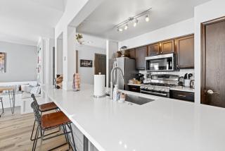 Perfectly Located 3 Bed 3.5 Bath Beautiful Townhome - 5