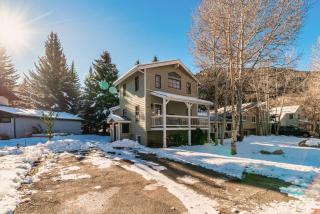 3 Bedroom 2 Bathroom Alpine Getaway right in Avon - 4