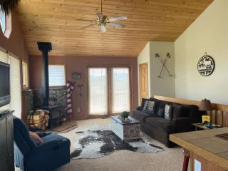 Stunning Secluded Mtn Getaway, Picturesque Views - 8