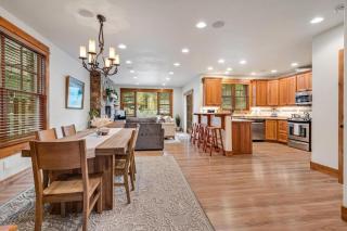 Cozy Spacious Mountain Home Close To Everything - 4